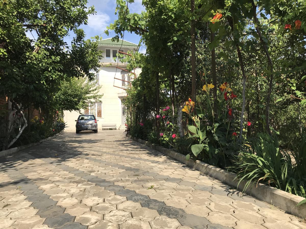 Bajo Guest House クタイシ エクステリア 写真