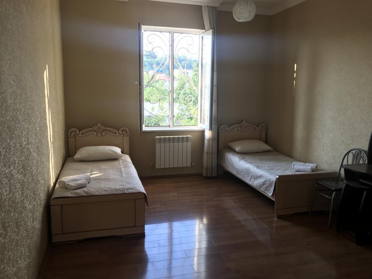 Bajo Guest House クタイシ エクステリア 写真
