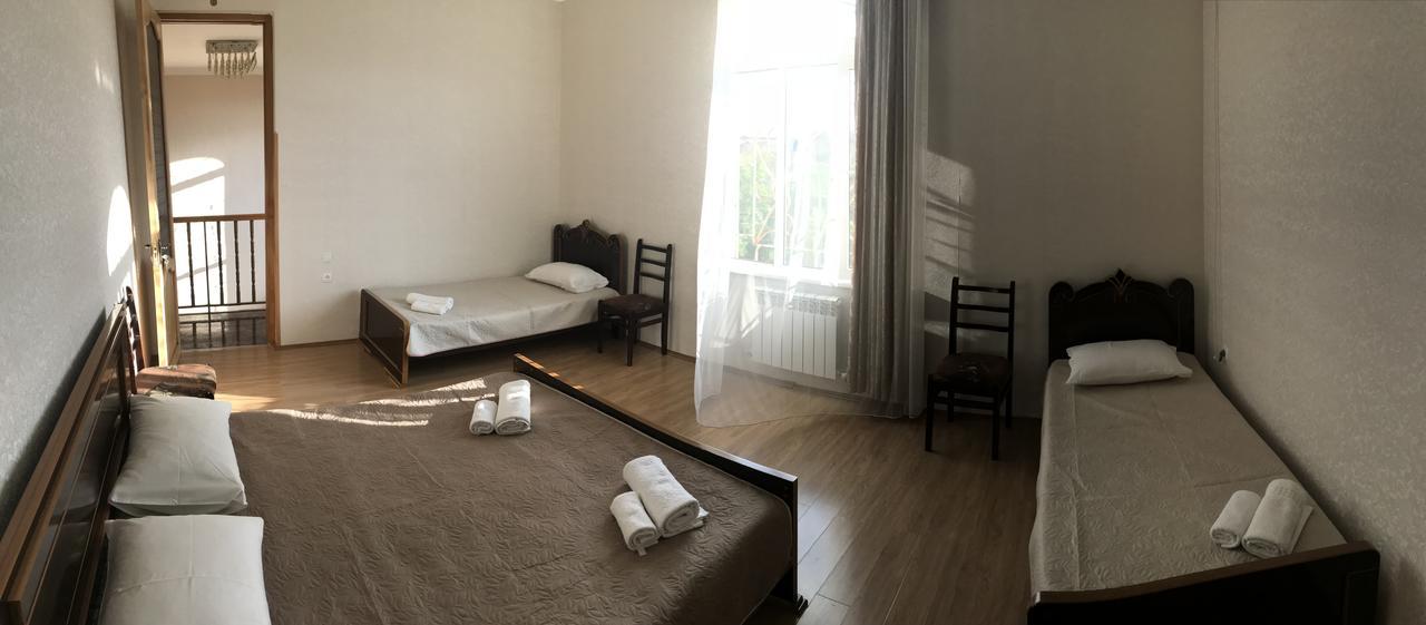 Bajo Guest House クタイシ エクステリア 写真