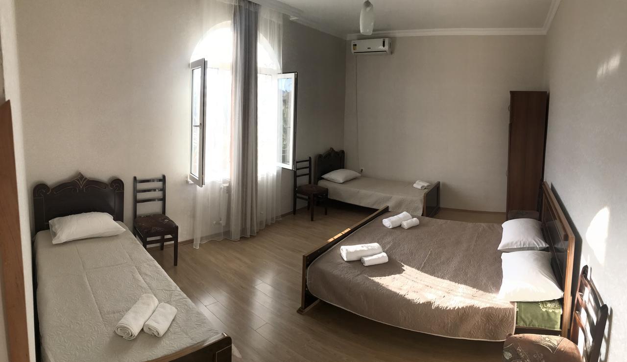 Bajo Guest House クタイシ エクステリア 写真