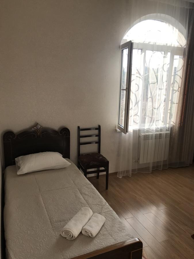 Bajo Guest House クタイシ エクステリア 写真