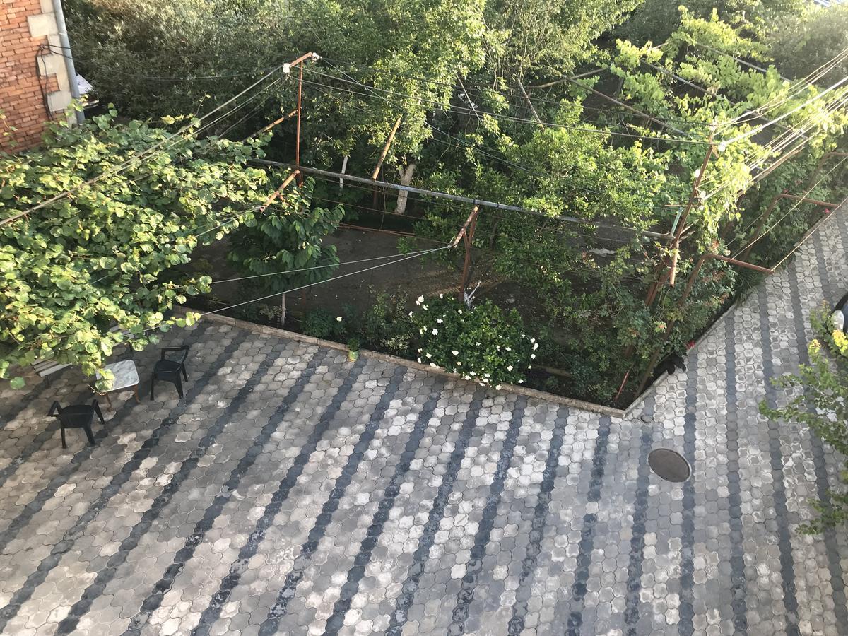 Bajo Guest House クタイシ エクステリア 写真